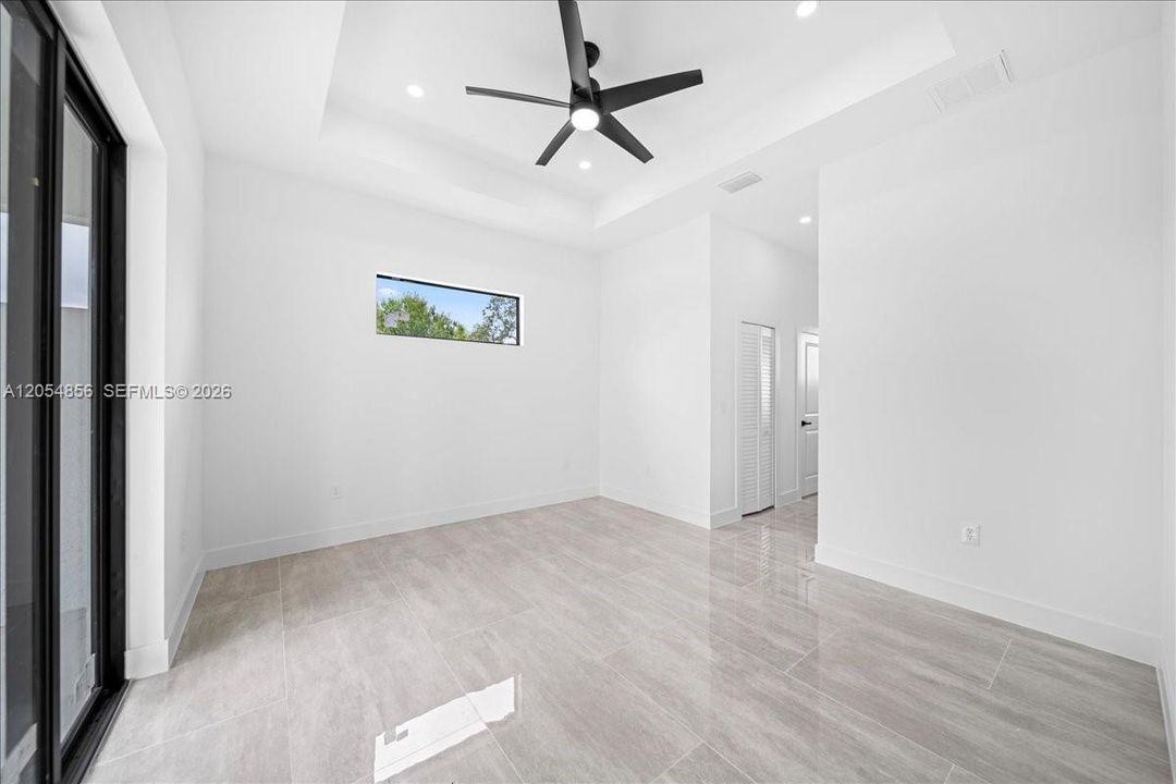 На продажу: $349,900 (3 спален, 2 ванн, 1588 Квадратных фут)