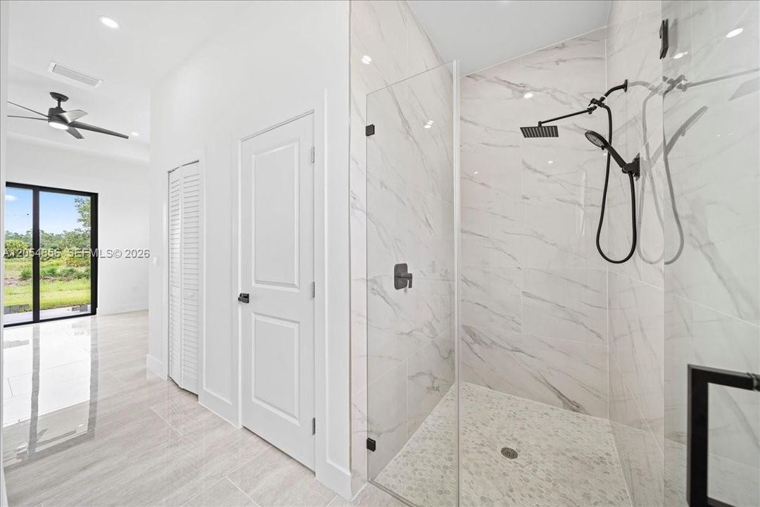 На продажу: $349,900 (3 спален, 2 ванн, 1588 Квадратных фут)