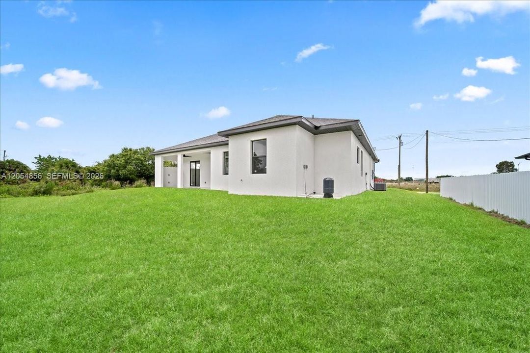 На продажу: $349,900 (3 спален, 2 ванн, 1588 Квадратных фут)
