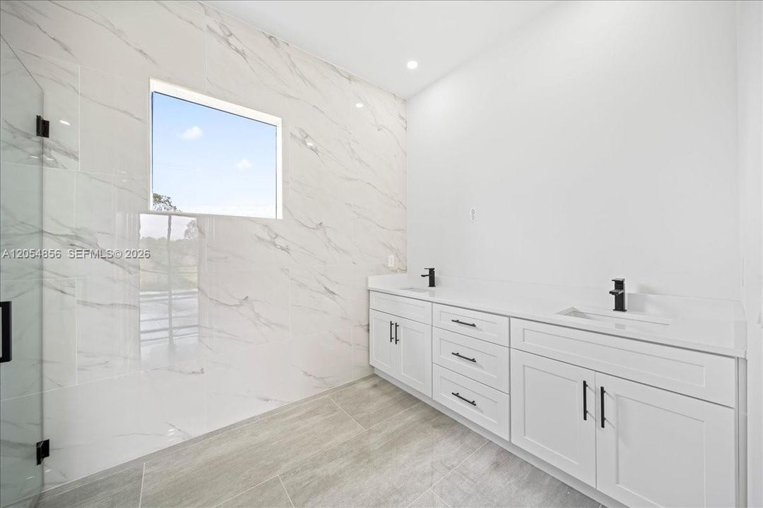 На продажу: $349,900 (3 спален, 2 ванн, 1588 Квадратных фут)