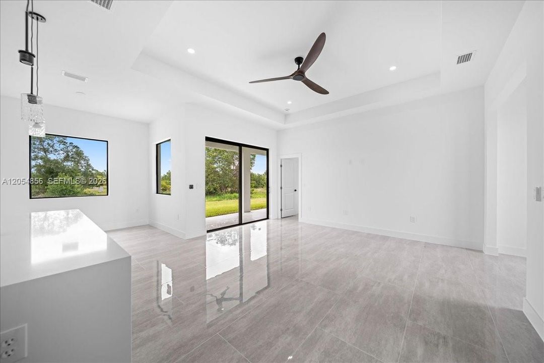На продажу: $349,900 (3 спален, 2 ванн, 1588 Квадратных фут)