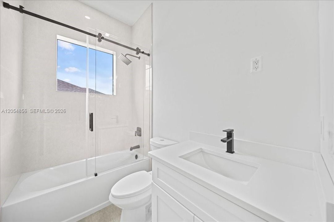 На продажу: $349,900 (3 спален, 2 ванн, 1588 Квадратных фут)