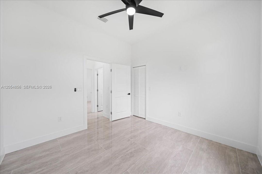 На продажу: $349,900 (3 спален, 2 ванн, 1588 Квадратных фут)