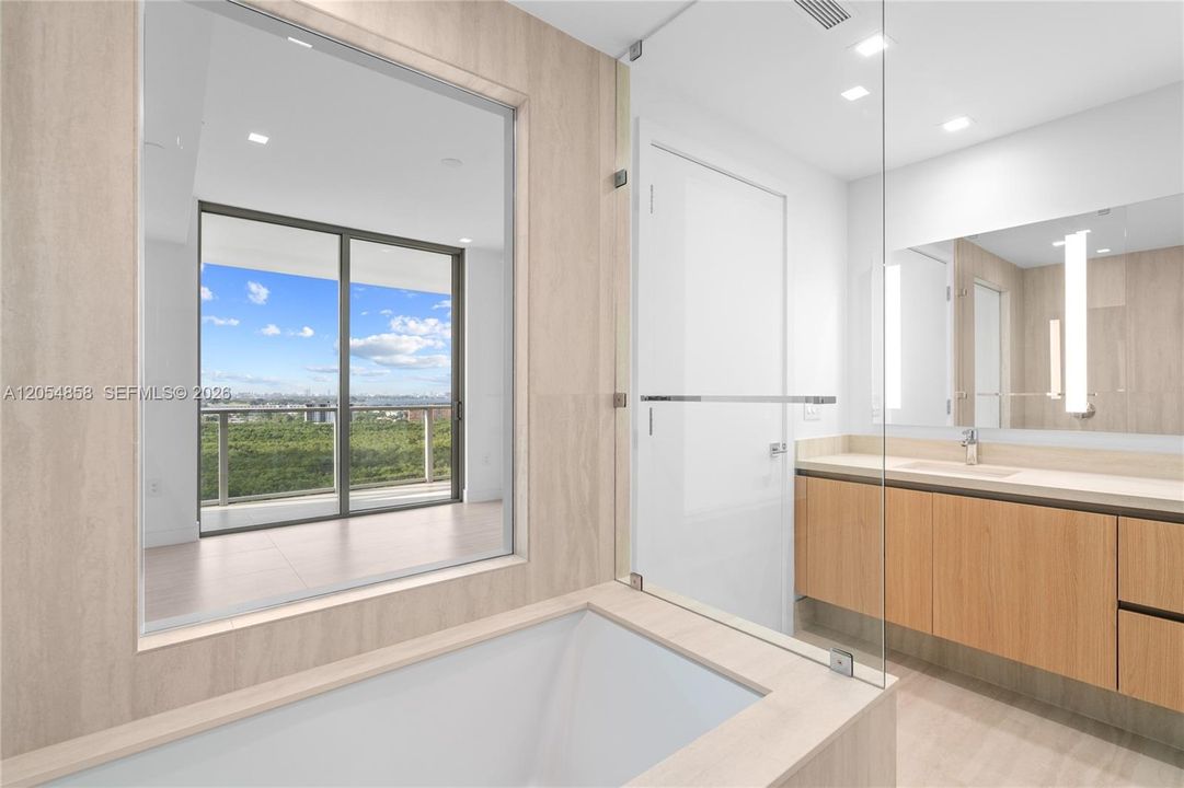 For Sale: $1,495,000 (1 beds, 2 baths, 1081 Square Feet)