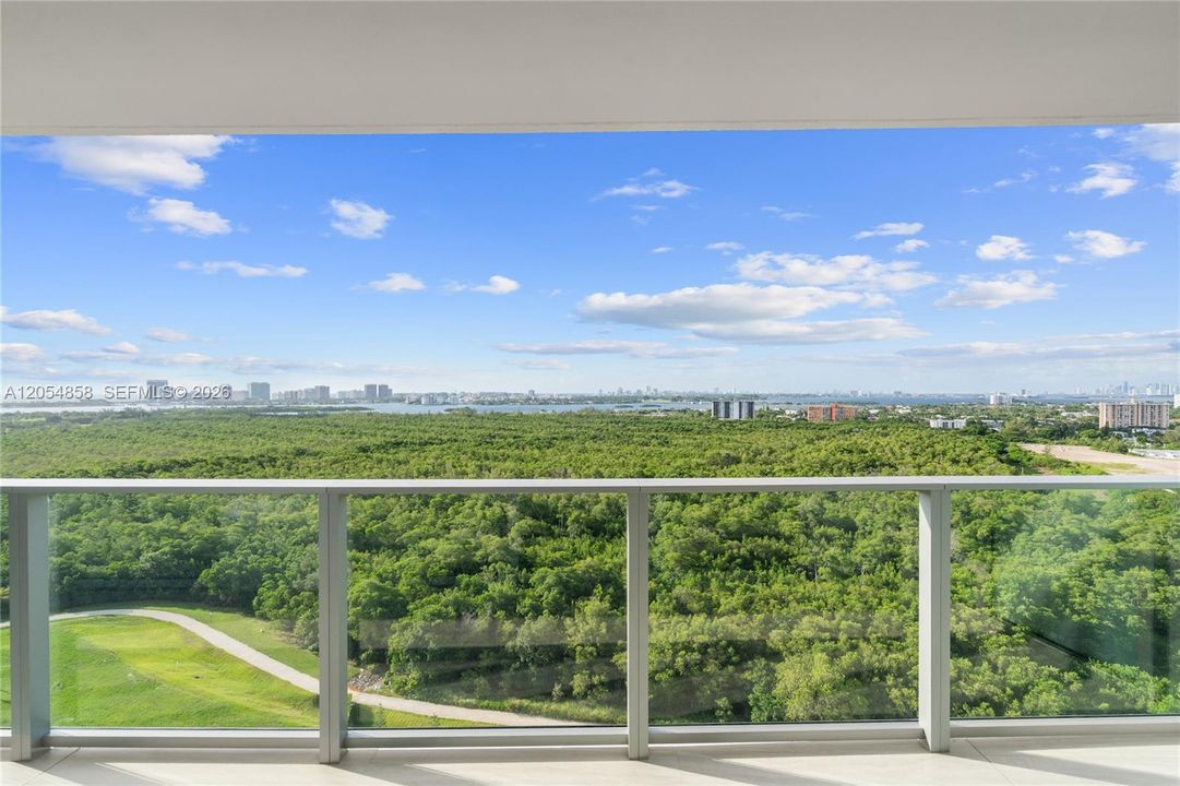For Sale: $1,495,000 (1 beds, 2 baths, 1081 Square Feet)