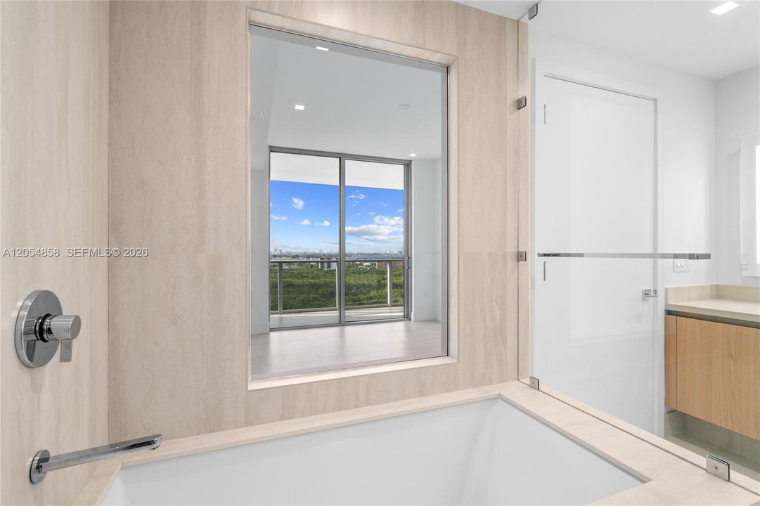 For Sale: $1,495,000 (1 beds, 2 baths, 1081 Square Feet)