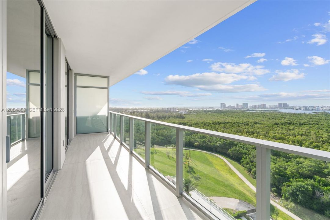 For Sale: $1,495,000 (1 beds, 2 baths, 1081 Square Feet)