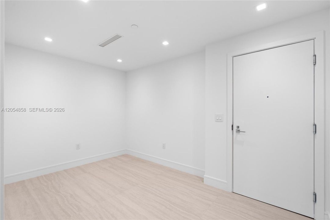 For Sale: $1,495,000 (1 beds, 2 baths, 1081 Square Feet)