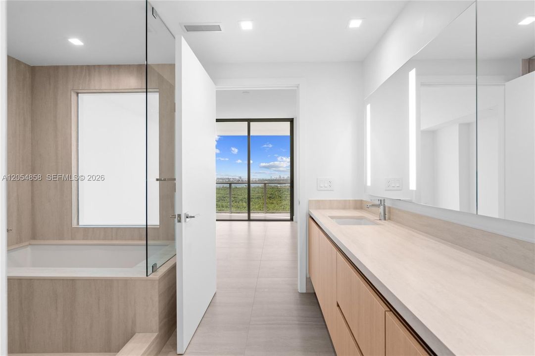 For Sale: $1,495,000 (1 beds, 2 baths, 1081 Square Feet)