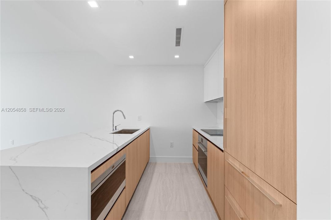 For Sale: $1,495,000 (1 beds, 2 baths, 1081 Square Feet)
