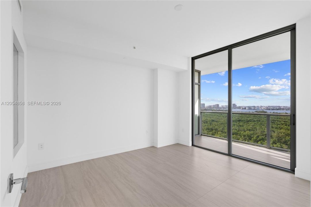 For Sale: $1,495,000 (1 beds, 2 baths, 1081 Square Feet)