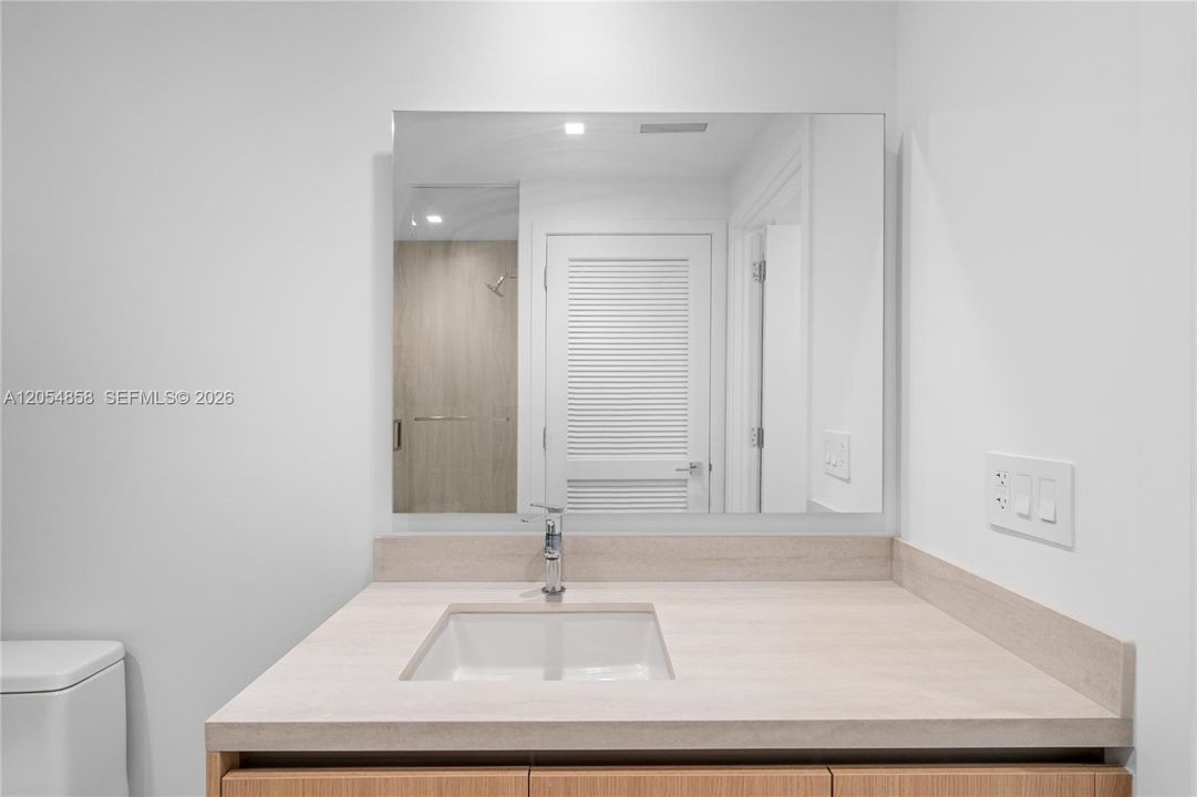 For Sale: $1,495,000 (1 beds, 2 baths, 1081 Square Feet)