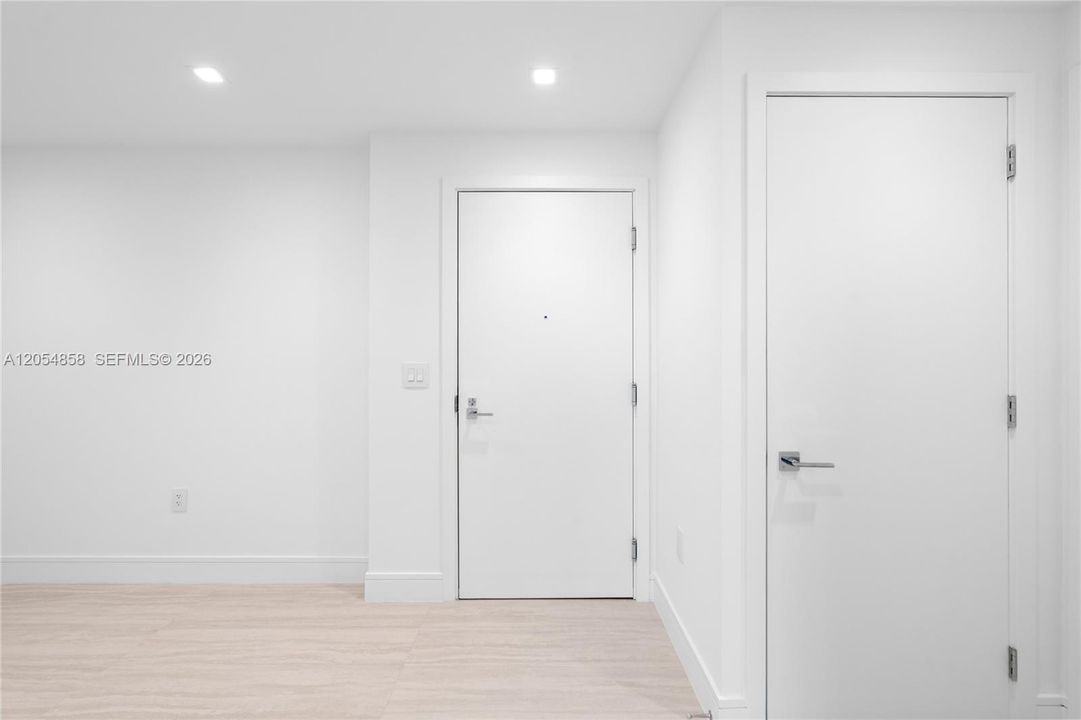 For Sale: $1,495,000 (1 beds, 2 baths, 1081 Square Feet)