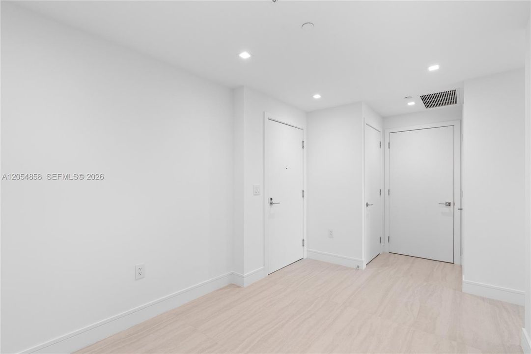 For Sale: $1,495,000 (1 beds, 2 baths, 1081 Square Feet)
