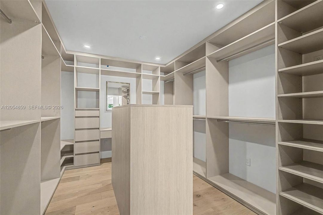待售: $1,999,000 (6 贝兹, 3 浴室, 3369 平方英尺)