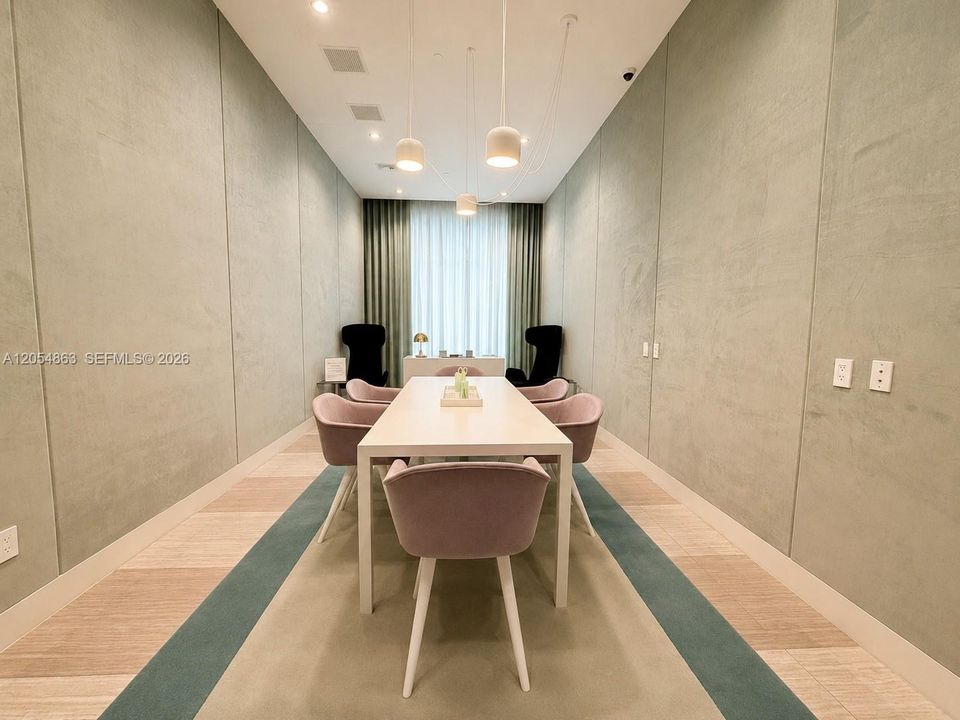 На продажу: $577,000 (2 спален, 2 ванн, 990 Квадратных фут)