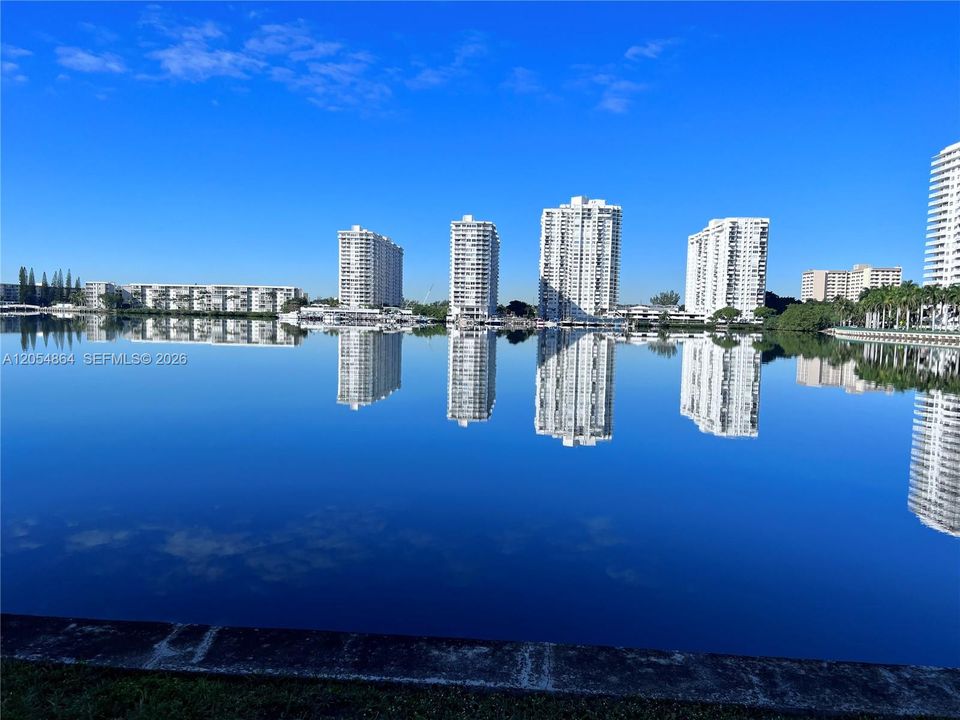 待售: $239,000 (1 贝兹, 1 浴室, 918 平方英尺)