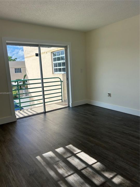 For Sale: $410,000 (3 beds, 3 baths, 1232 Square Feet)