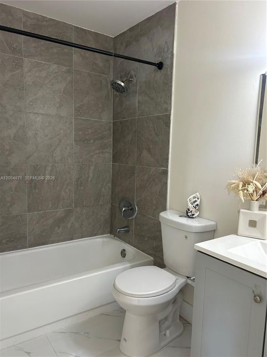 For Sale: $410,000 (3 beds, 3 baths, 1232 Square Feet)