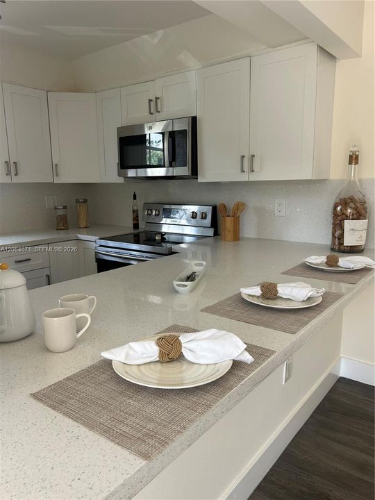 For Sale: $410,000 (3 beds, 3 baths, 1232 Square Feet)