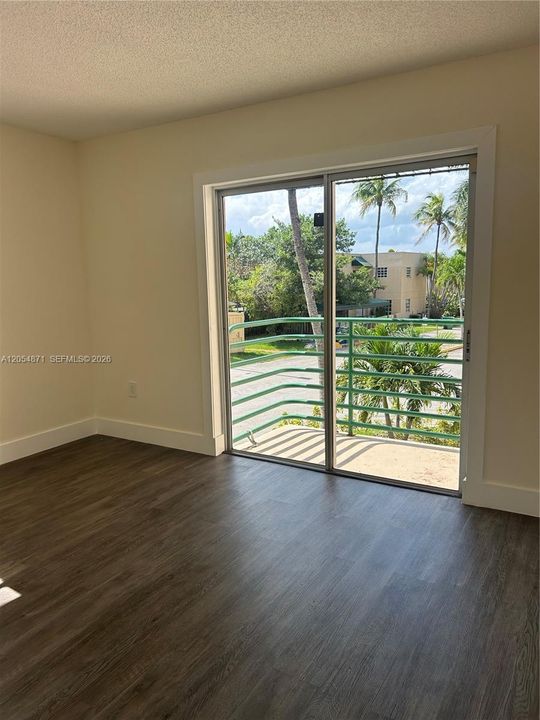 For Sale: $410,000 (3 beds, 3 baths, 1232 Square Feet)