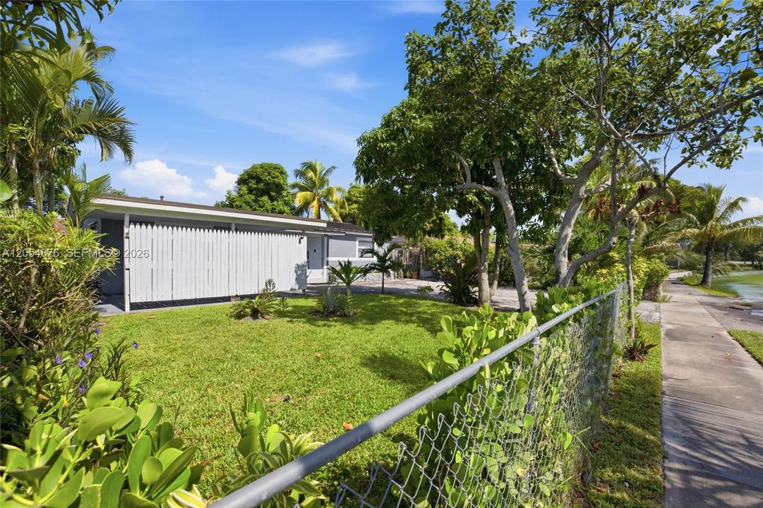 For Sale: $499,900 (3 beds, 2 baths, 1314 Square Feet)