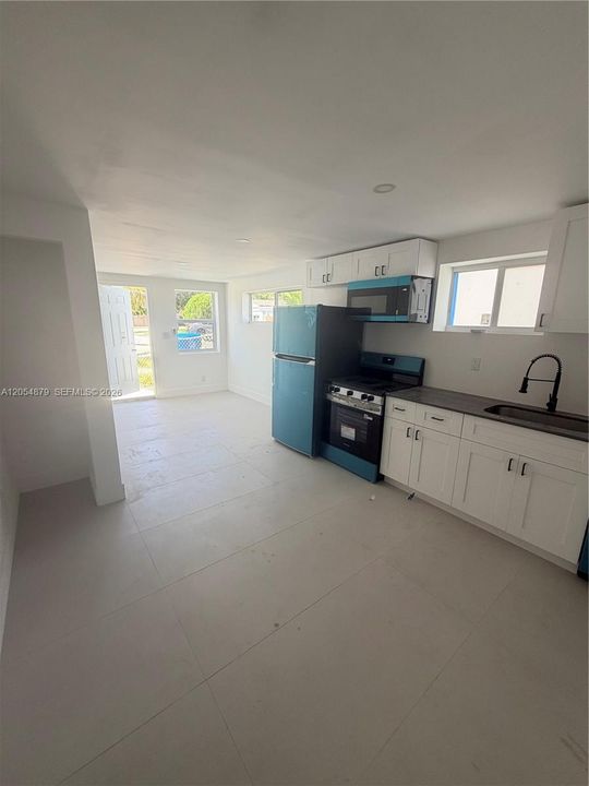 For Rent: $1,995 (2 beds, 1 baths, 1838 Square Feet)