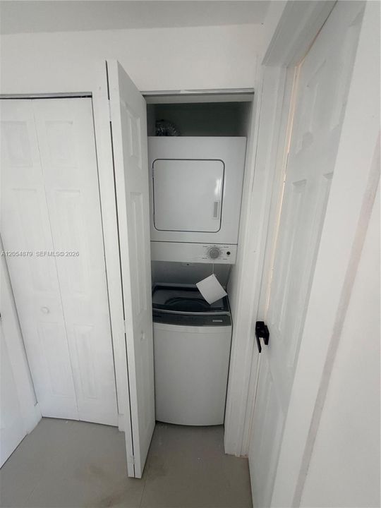 For Rent: $1,995 (2 beds, 1 baths, 1838 Square Feet)
