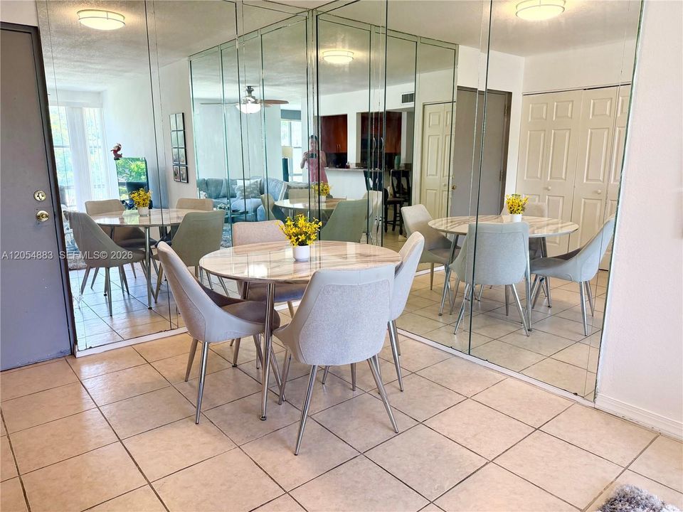 For Rent: $1,950 (1 beds, 1 baths, 620 Square Feet)