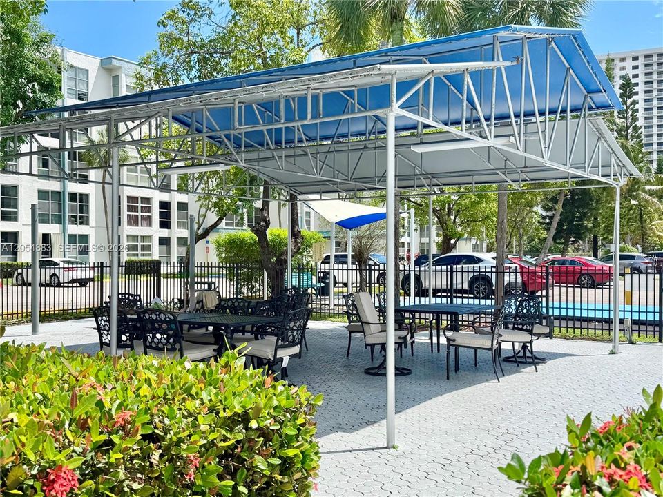 For Rent: $1,950 (1 beds, 1 baths, 620 Square Feet)