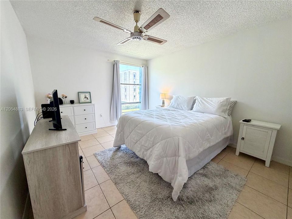 For Rent: $1,950 (1 beds, 1 baths, 620 Square Feet)