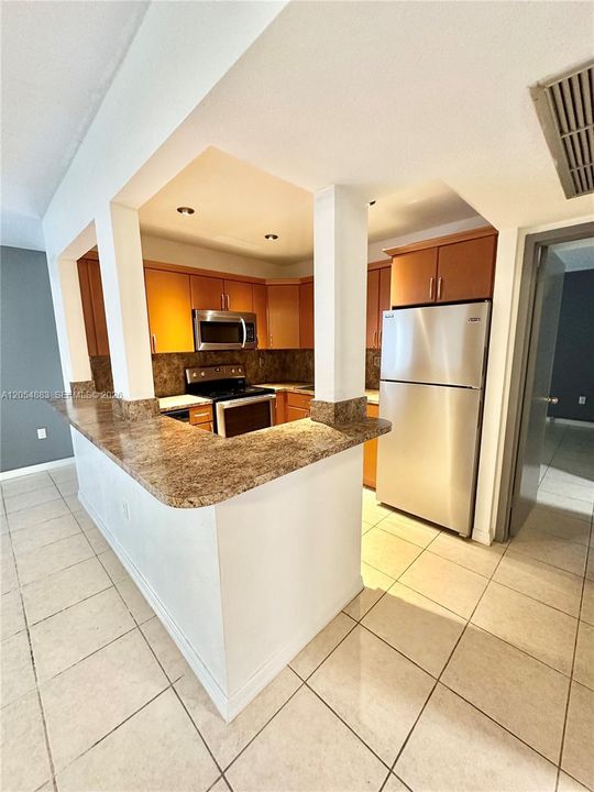 For Rent: $1,950 (1 beds, 1 baths, 620 Square Feet)