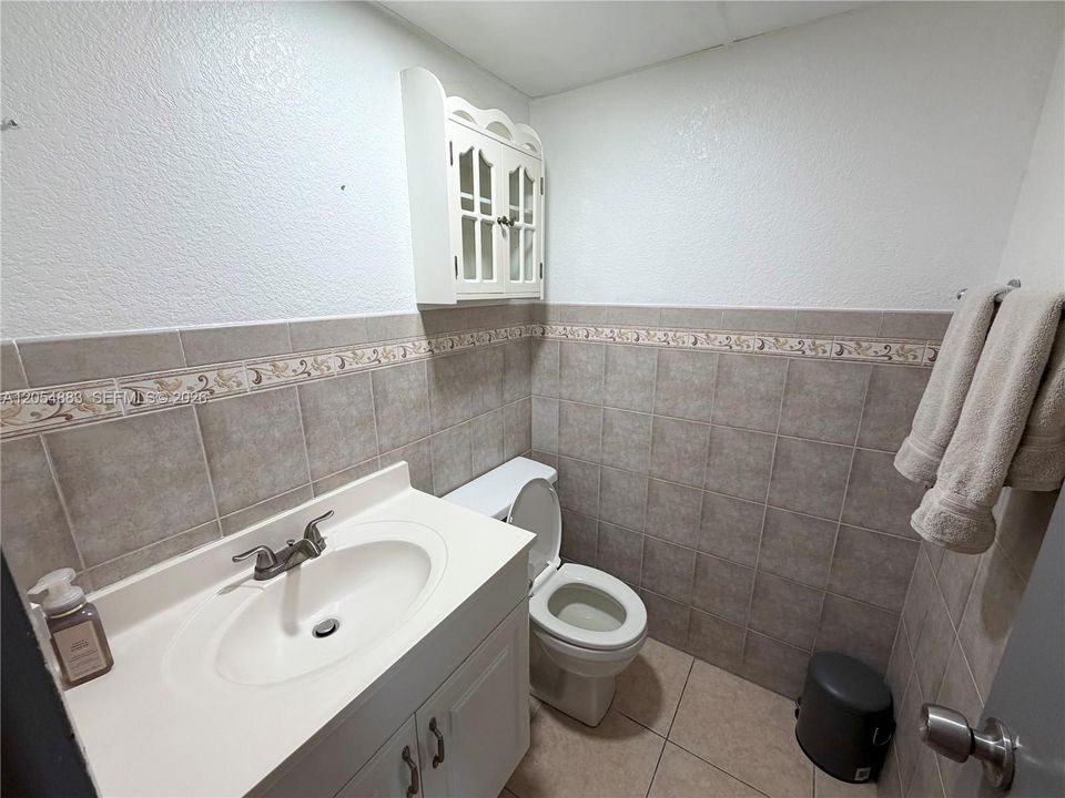 For Rent: $1,950 (1 beds, 1 baths, 620 Square Feet)