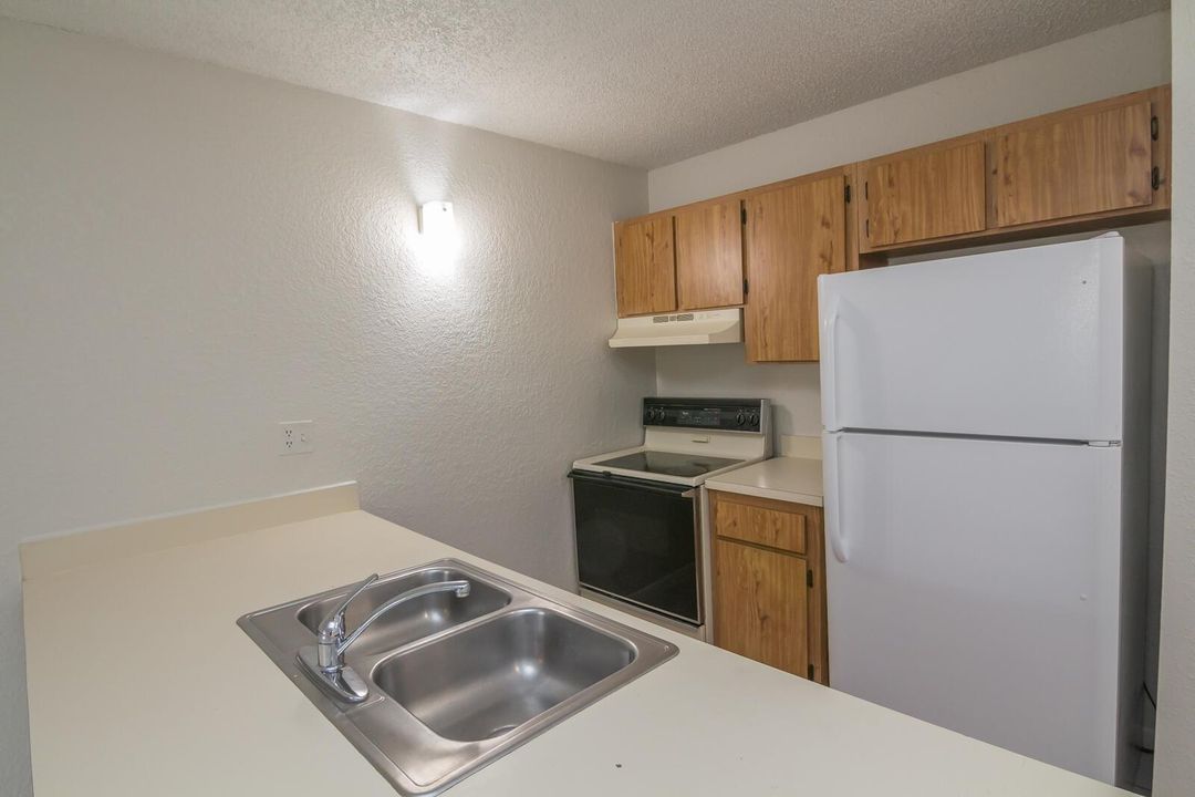 2771 Riverside Dr #109_03
