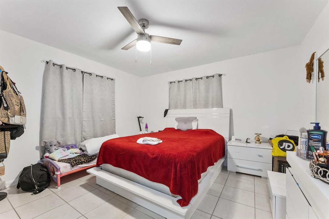 UNIT 4118 / BEDROOM 1