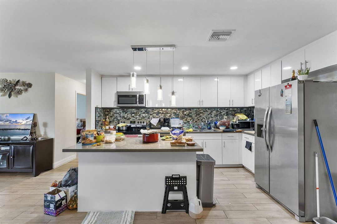 UNIT 4116 / KITCHEN