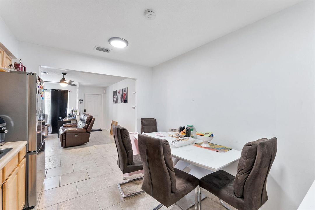 UNIT 4118 / EAT-IN KITCHEN
