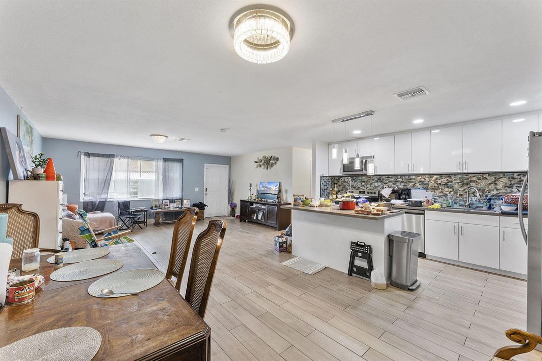 UNIT 4116 / KITCHEN/DINING