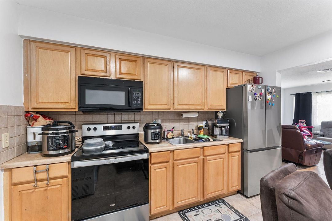UNIT 4118 / KITCHEN