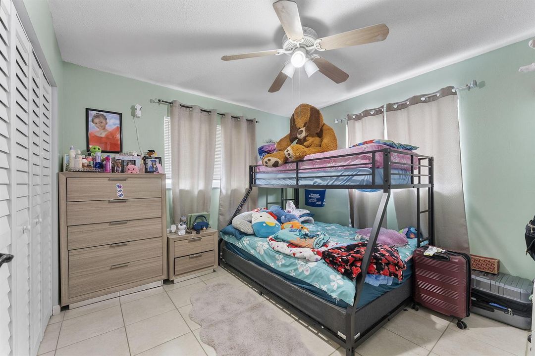 UNIT 4118 / BEDROOM 2