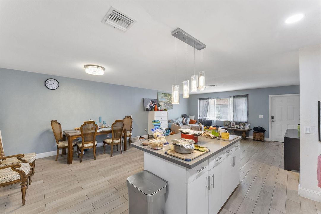 UNIT 4116 / KITCHEN/DINING