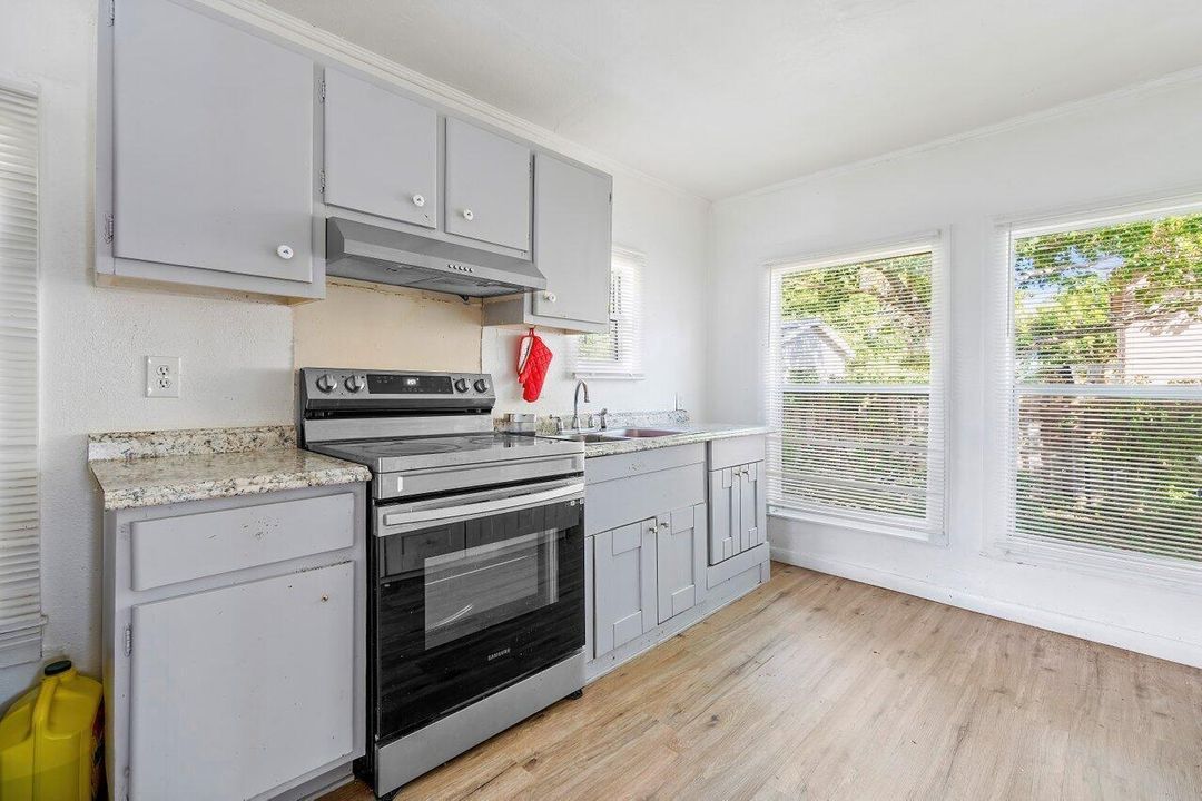 010-92143rdStreet-WestPalmBeach-FL-33407