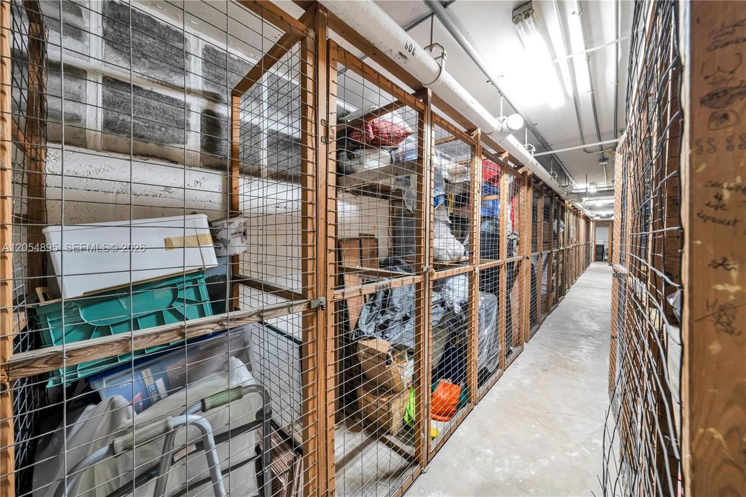 For Rent: $3,500 (1 beds, 1 baths, 1040 Square Feet)