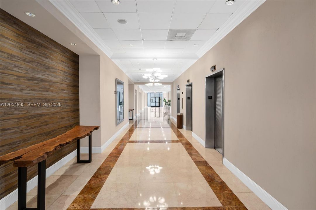 For Rent: $3,500 (1 beds, 1 baths, 1040 Square Feet)
