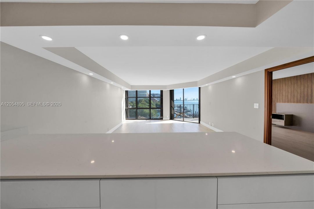 For Rent: $3,500 (1 beds, 1 baths, 1040 Square Feet)