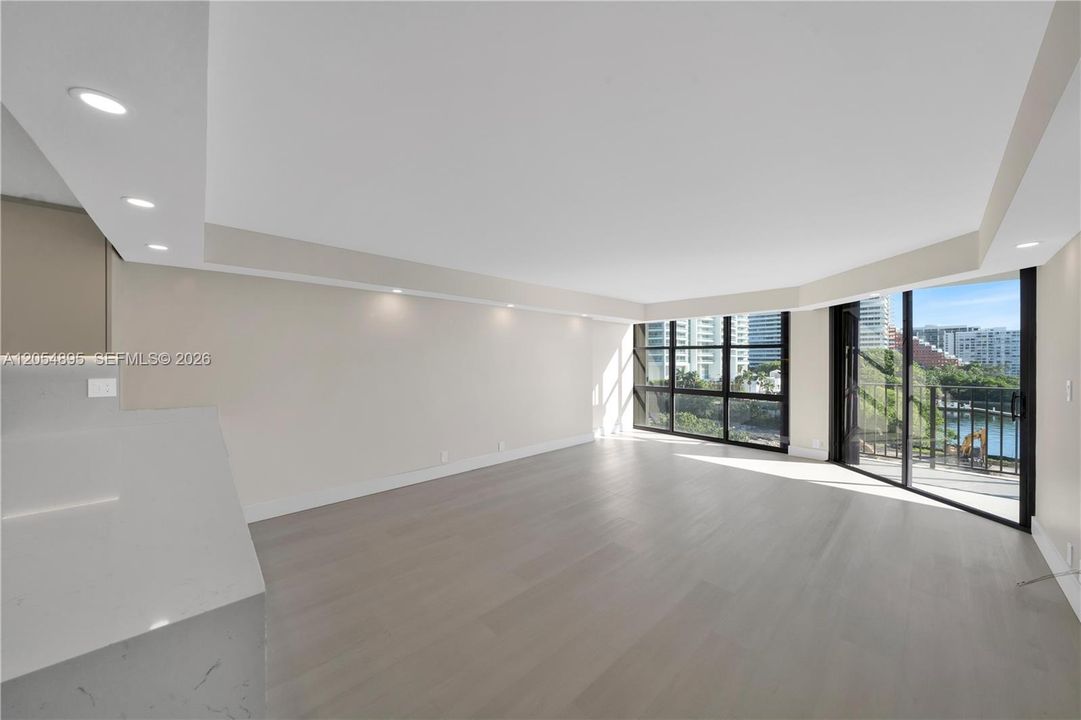 For Rent: $3,500 (1 beds, 1 baths, 1040 Square Feet)