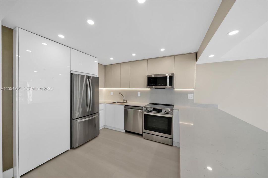 For Rent: $3,500 (1 beds, 1 baths, 1040 Square Feet)