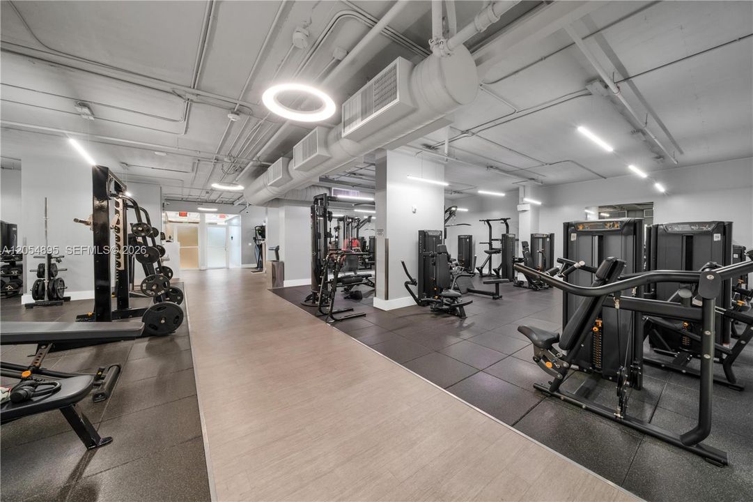 For Rent: $3,500 (1 beds, 1 baths, 1040 Square Feet)