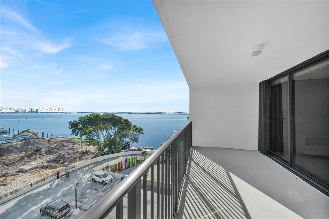 For Rent: $3,500 (1 beds, 1 baths, 1040 Square Feet)