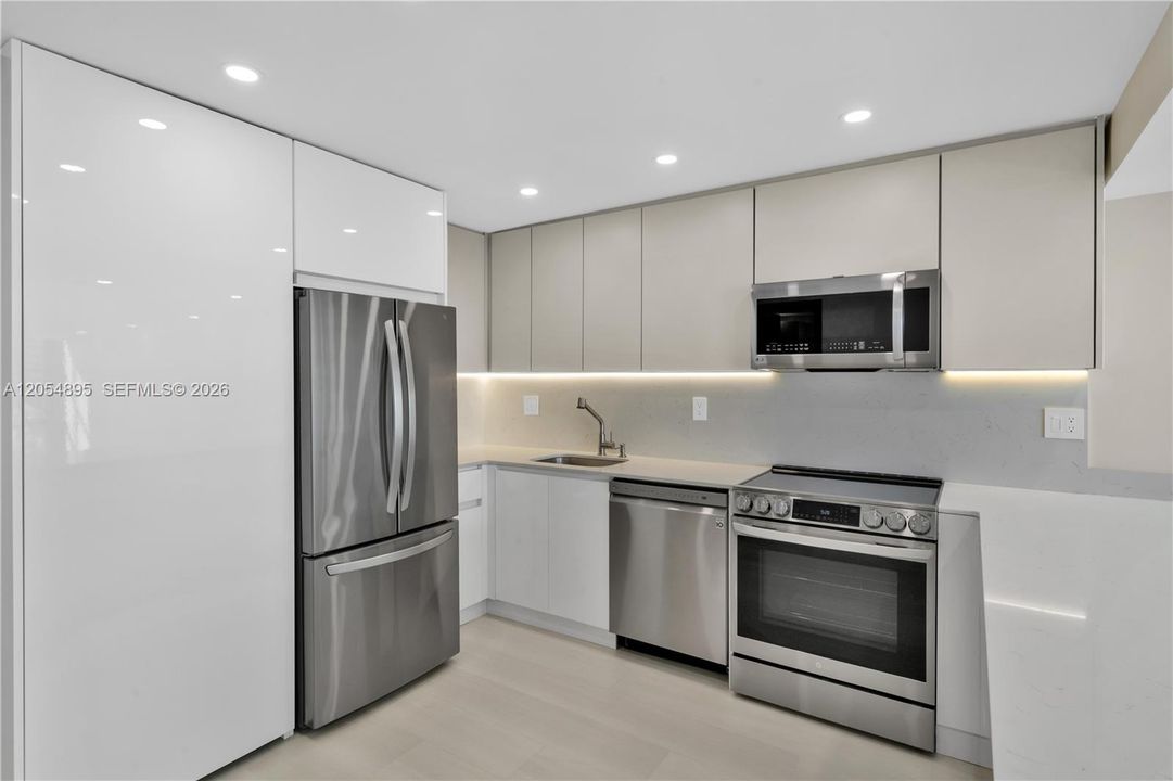 For Rent: $3,500 (1 beds, 1 baths, 1040 Square Feet)